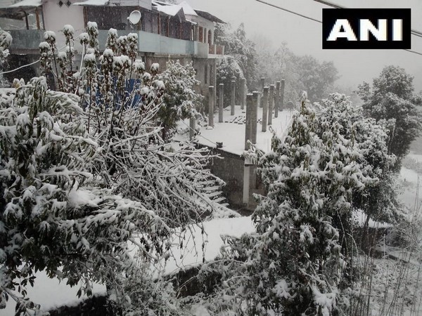 Snow coveres Pithoragarh area of Uttarkhand on Saturday [Photo/ANI]