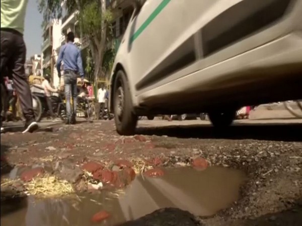 Commcare application has been developed by PWD department to search for potholes in Delhi [Photo/ANI]