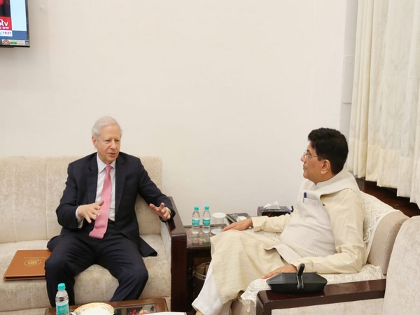Piyush Goyal (R) met US Ambassador to India Kenneth Juster in New Delhi on Friday