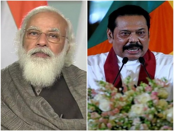 Prime Minister Narendra Modi and Sri Lankan Prime Minister Mahinda Rajapaksa