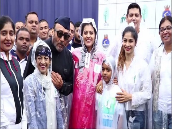 Tanuja, Jackie Shroff, Kajol, Yug and Tanishaa Mukerji take part in tree plantation drive