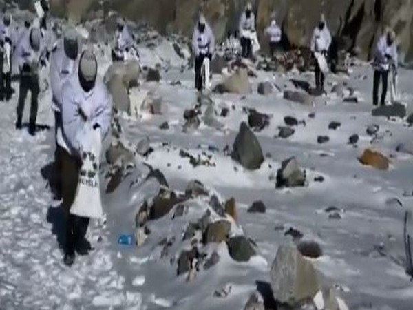 Army jawans participated in plogging at Siachen on Saturday 