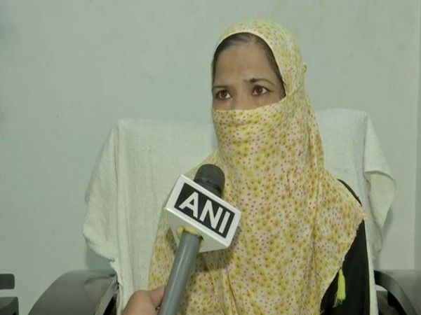 Syeda Rafeeqa Banu, elder sister of Kauser Banu (stuck in Oman) speaking to ANI on Friday. (Photo/ANI)