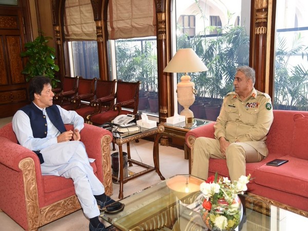 Pakistan Prime Minister Imran Khan (L) with CoAS General Qamar Javed Bajwa (R) in Islamabad on Thursday (Photo/Government of Pakistan's Twitter)