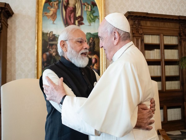 Prime Minister Narendra Modi with head of Roman Catholic Church Pope Francis. (Image credit: PM Modi /Twitter)
