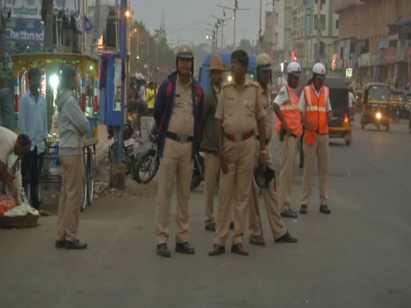Police near the central bus stand in Kalaburagi [Photo/ANI]