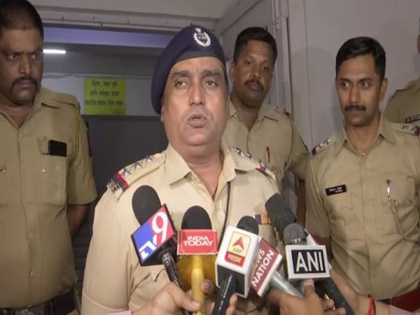 Senior police inspector Sukhlal Varpe speaking to media persons on Saturday. Photo/ANI