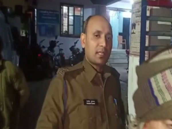 Pramod Kumar, Station House Officer speaks to media in Patna [Photo/ANI]