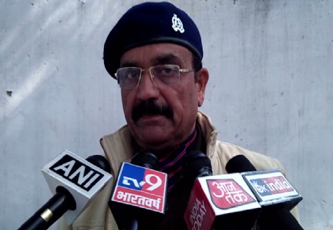 A police official speaking to media in Aligarh, Uttar Pradesh. 