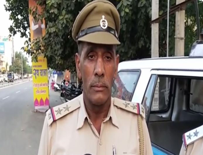 Assistant Sub-Inspector Dharamveer speaking to media persons on Tuesday. (Photo/ANI)