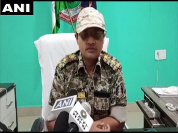 Abhishek Pallav, SP Dantewada speaking to media on Sunday.