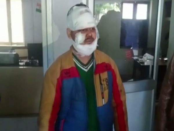 Accused Sub Inspector Sachin Dayal talking to reporters in Moradabad Civil lines PS lockup 