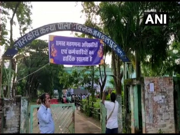 Polling parties departed for respective polling stations Dharampura