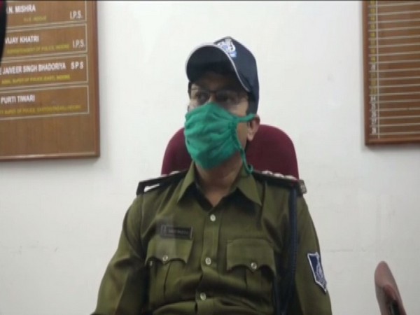 Palasia police station in-charge Sanjay Singh Bais speaking to media on Friday. (Photo/ANI)