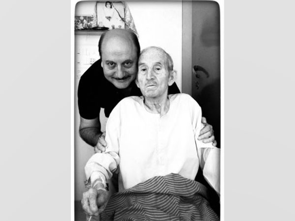 Anupam Kher and his late father (Image source: Instagram)