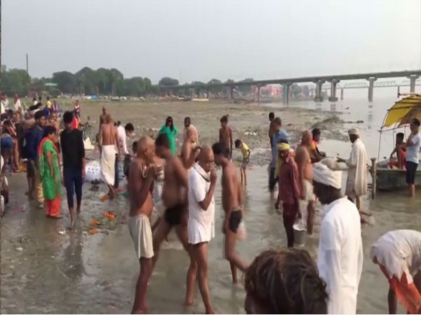People of Prayagraj at Sangam Ghat on occasion of Mahalaya (Photo/ANI)
