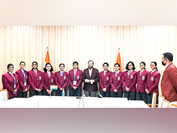 Union minister Prakash Javadekar interacted with NCC cadets (Image courtesy: @PrakashJavdekar)