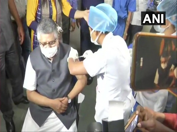 Union Minister Ravi Shankar Prasad taking COVID-19 vaccine at AIIMS Patna. (Photo/ANI)