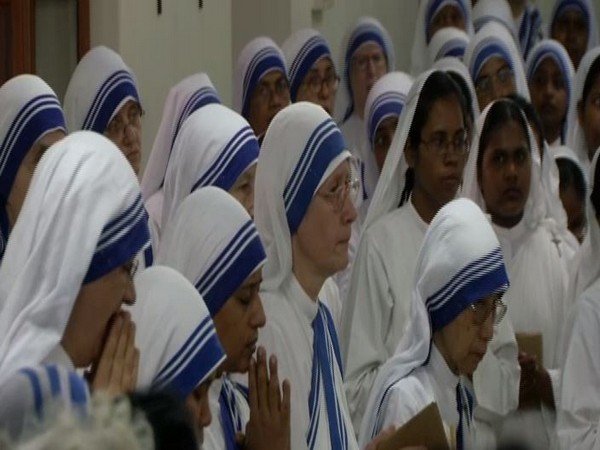 Prayers offered by nuns to pay tribute to Mother Teresa on her 22nd death anniversary on Thursday. (Photo/ANI)