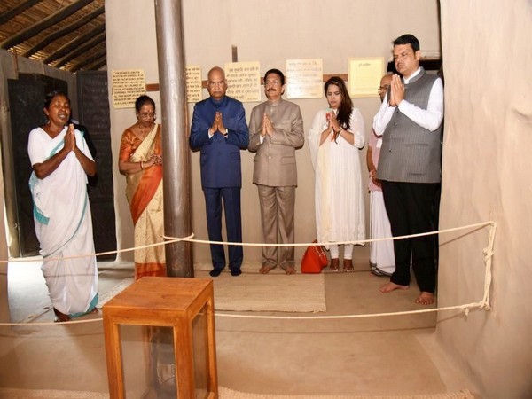 President Ram Nath Kovind, Maharashtra Chief Minister Devendra Fadnavis, and Governor C Vidyasagar Rao praying at Bapu Kuti at Sevagram Ashram in Maharashtra on Saturday. Photo/Twitter