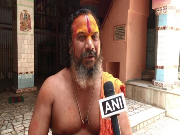 Chhawani Temple priest Pramhans Das talking to ANI in Ayodhya on Saturday. (Photo/ANI)
