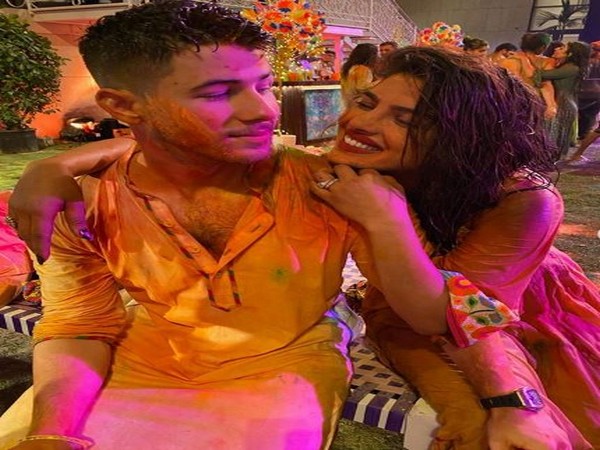 Singer-songwriter Nick Jonas with wife and actor Priyanka Chopra Jonas (Image Source: Instagram)
