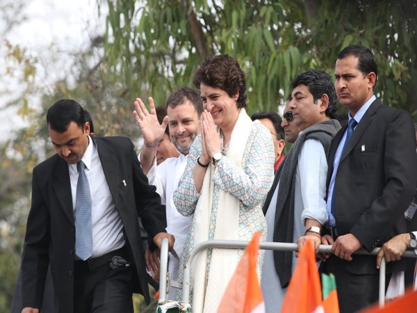 Rahul Gandhi, Priyanka Gandhi Vadra and other leaders during the road show at Lucknow