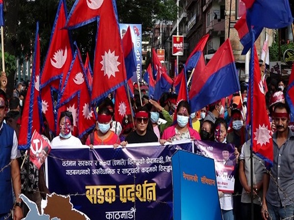    Youth Association Nepal, the student union of ruling CPN-UML of Nepal on Sunday held a roadshow in support of now caretaker Prime Minister KP Sharma Oli.