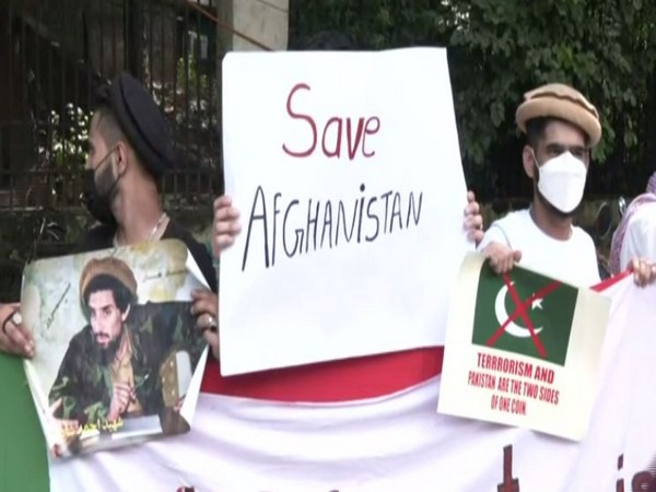 Afghans hold protest against Taliban