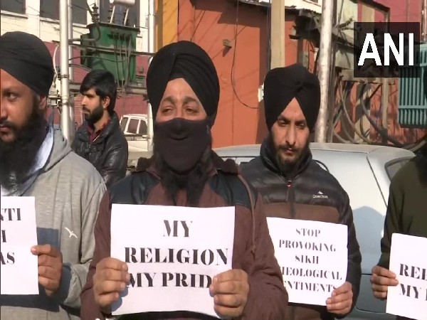 Members of Sikh community staged a demonstration demanding action over the attempt of sacrilege at Golden Temple (Photo/ ANI)