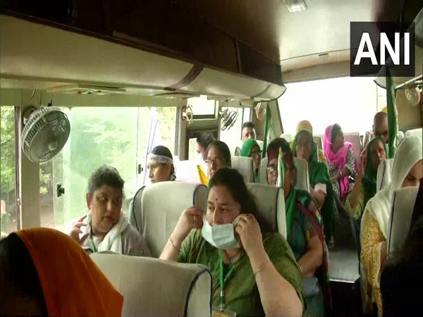 Women protesters leave for Jantar Mantar to protest against the Farm Laws