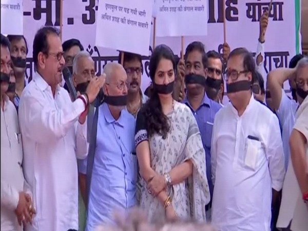 BJP leaders and supporters staged protest at Mumbai's Nariman Point on Wednesday. Photo/ANI