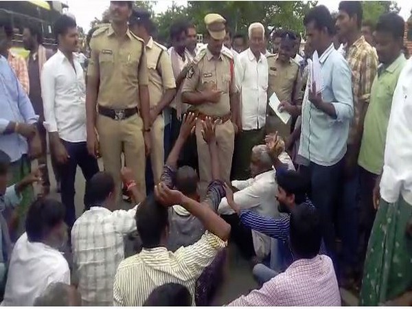 Cotton farmers protesting against buyer on Kothagudem national highway on Tuesday. Photo/ANI