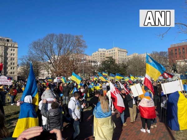 Protesters hold pro-Ukraine rally in front of White House