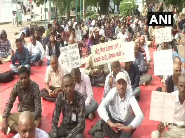As many as 3,000 protesters sat on the protest raised slogans against the MPPSC for delaying the appointment of selected candidates. (Photo/ANI)