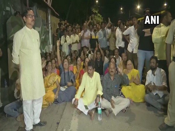 Supporters of Shiv Sena MLA Ashok Patil sat in protest outside Matoshree, Uddhav Thackeray's residence in Mumbai, last night. 