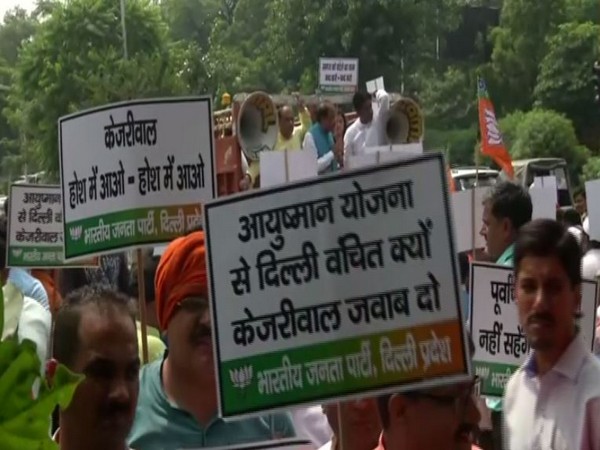 Delhi BJP workers staged a protest on Tuesday againt Chief Minister Arvind Kejriwal. Photo/ANI 