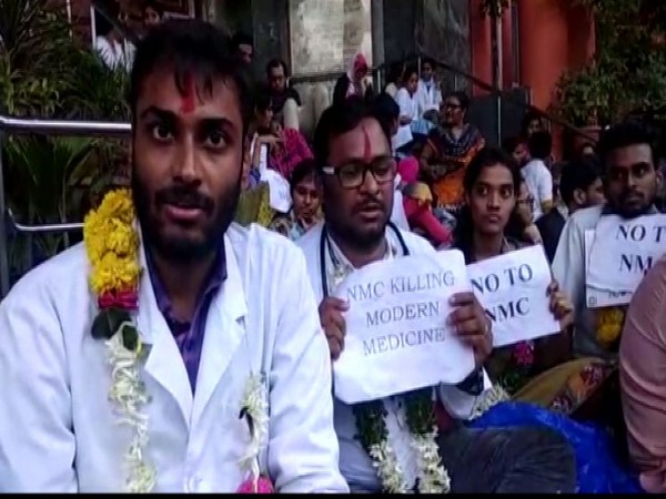 Junior doctors protesting against the National Medical Commission (NMC) Bill