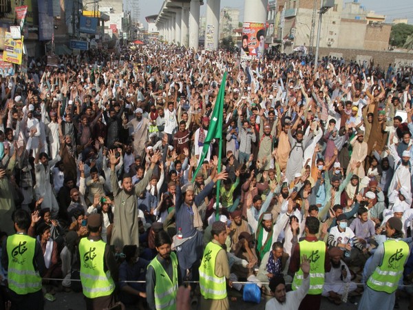 Supporters of the banned Islamist political party Tehrik-e-Labaik Pakistan (TLP) chant slogans during a protest demanding the release of their leader in Lahore. (Image credit: Reuters)