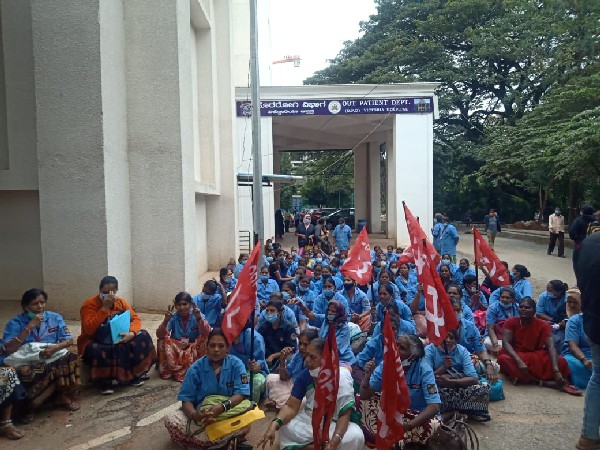 Employees of Victoria Hospital stages sit-in protest outside the hospital (Photo/ANI)