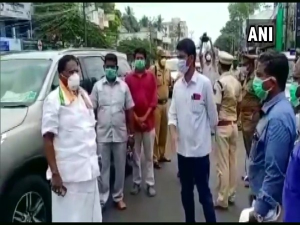Puducherry CM V Narayanasamy reviews lockdown arrangements in Reddiarpalayam amid the COVID-19 outbreak. Photo/ ANI