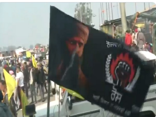 Flag bearing resemblance to Bhindranwale seen at 'Chakka Jam' in Ludhiana (Photo/ ANI)