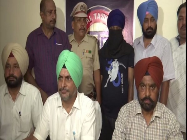 Punjab Special Task Force arrests inter-state opium smuggler on Wednesday. Photo/ANI