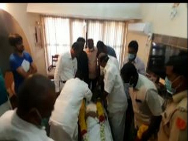 KG Shankar's last rites being performed at his residence in Puducherry.