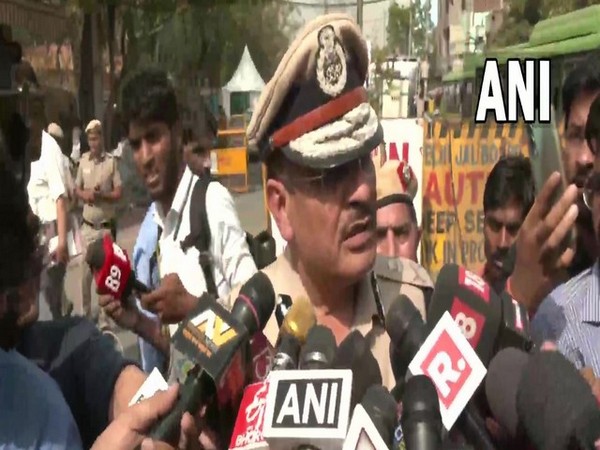 Delhi Special Commissioner of Police (Law & Order) Dependra Pathak speaking to media persons on April 19 (Photo/ANI)
