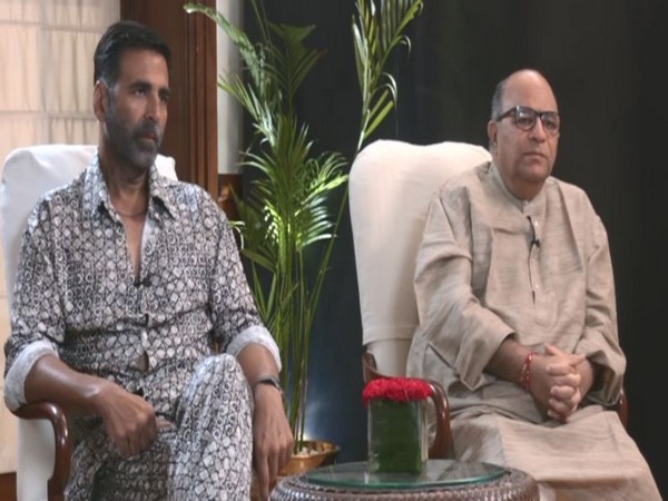 Akshay Kumar and Dr Chandrapraksh Dwivedi