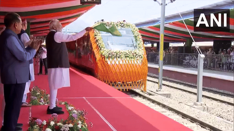 Prime Minister Narendra Modi flags off Vande Bharat trains (Photo/ANI)