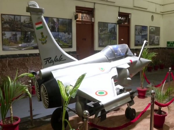 Railway Engineers at Lucknow made a scale-down model of Rafale 