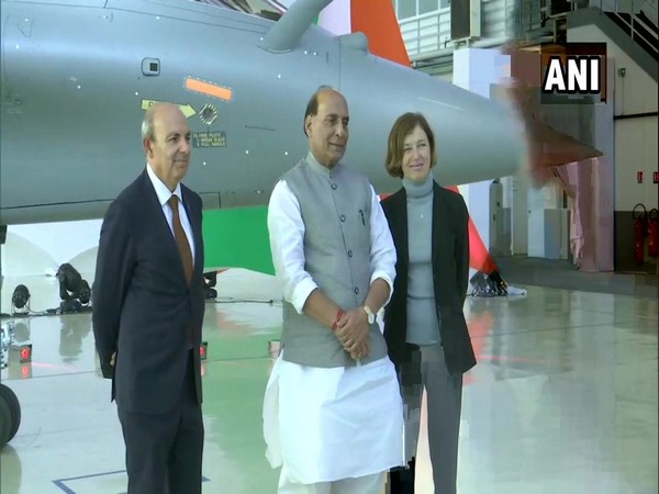Dassault Aviation CEO Éric Trappier (L), Defence Minister Rajnath Singh (C) and the French Minister of the Armed Forces Florence Parly (R) in Mérignac on Tuesday (Photo/ANI) 