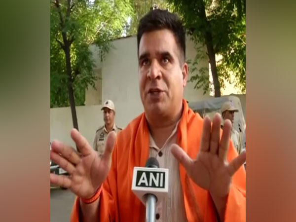 BJP leader Ravinder Raina talking to ANI in Jammu on Tuesdsay